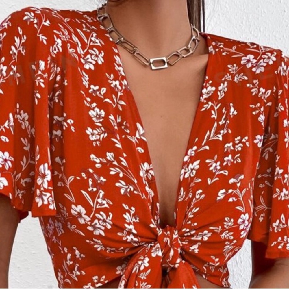 Floral Print Knot Front Butterfly Sleeve Crop Top - Picture 3 of 5
